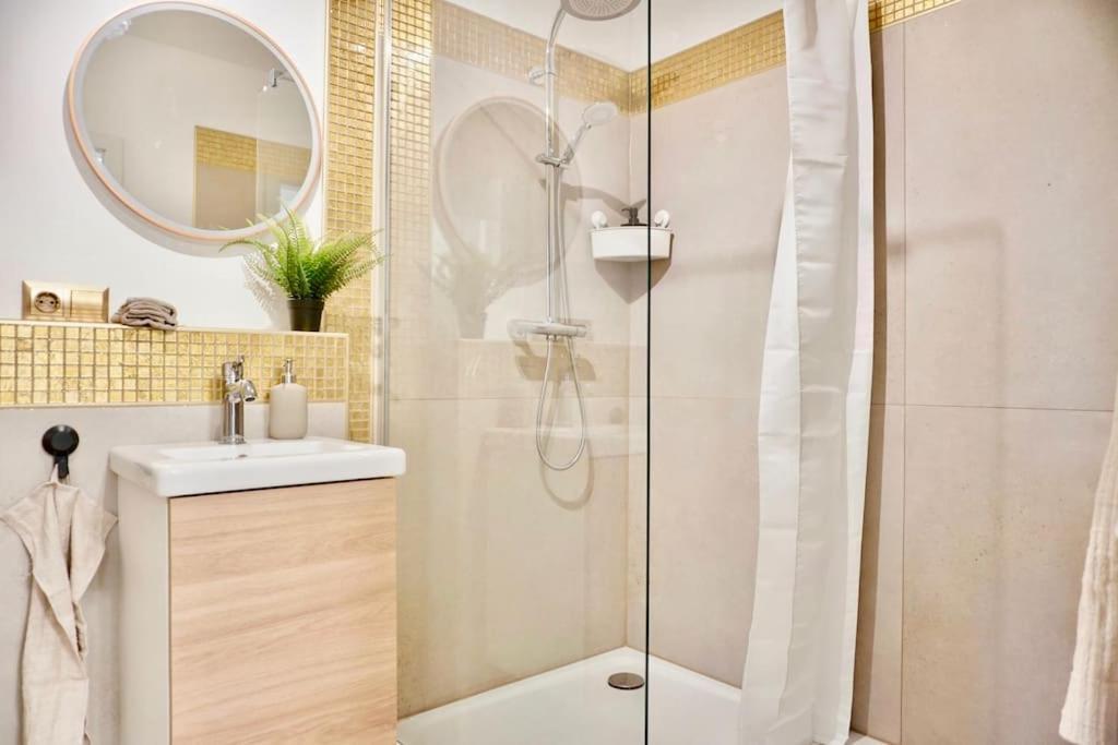 Neu Modernes Apartment In Top Lage, Free Parking Max 1,65M Hoehe Und 1,8M Breite Karlsruhe Exterior foto