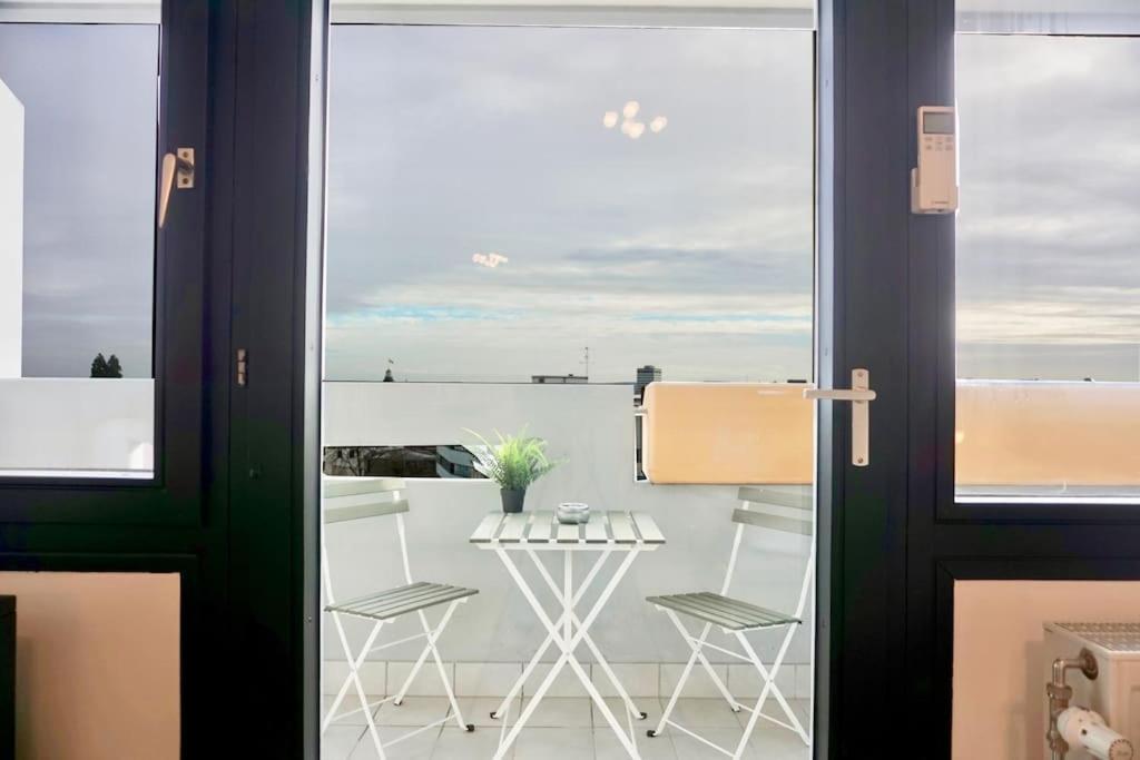 Neu Modernes Apartment In Top Lage, Free Parking Max 1,65M Hoehe Und 1,8M Breite Karlsruhe Exterior foto